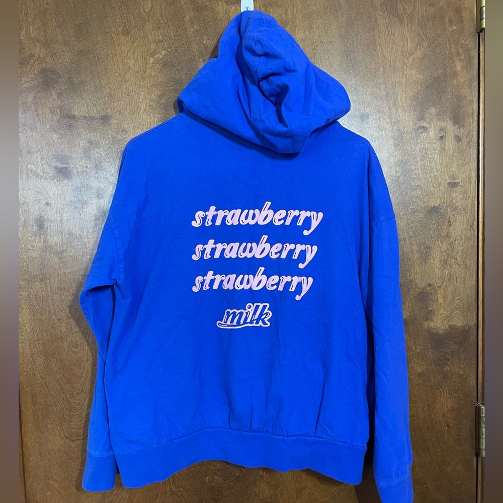 Strawberry Milk by CHUU Blue & Pink Hoodie Med